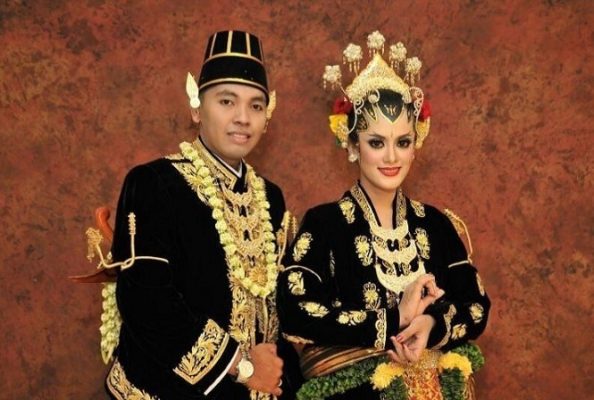 Penjelasan Pakaian Adat Yogyakarta