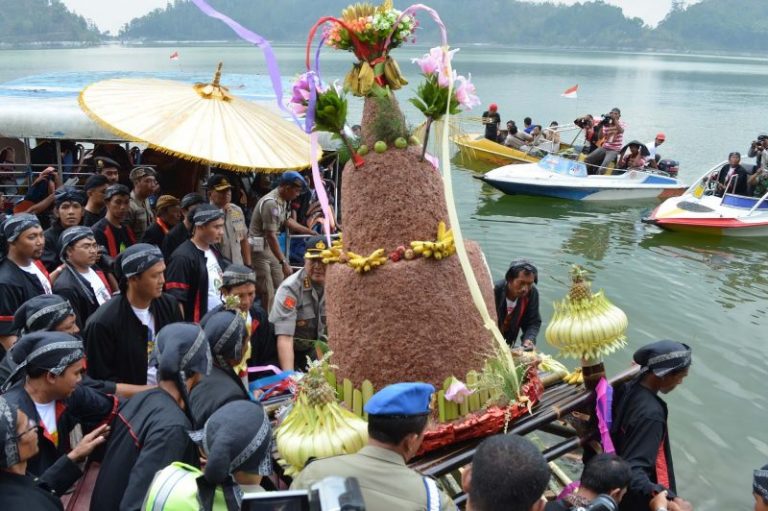 34+ Upacara Adat Jawa Timur Beserta Penjelasan Dan Gambar {Lengkap ...