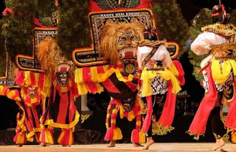 Reog Ponorogo: Tarian Singa dan Kemegahan Motif Batiknya